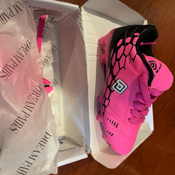 Dream pairs girl cleats, Brand New, size 10, black and pink in color. - Picture 5 of 9